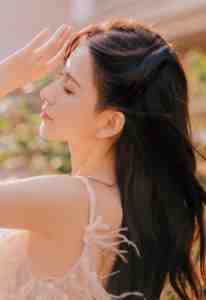 男友的干妹妹抢了我订婚礼服，我杀疯了短篇