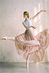 出宫前夜：疯批太子囚我入东宫畅读