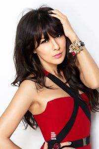 女友和别人的订婚宴上热搜，我反手送她全家吃牢饭全本小说推荐