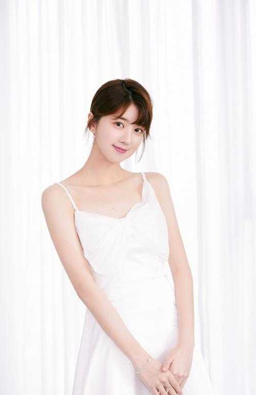 凝脂美人穿七零，糙汉养崽洗床单最新章节