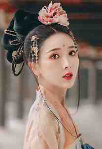 纯欲班花号召全班拍真空人体艺术，重生后我祝他们一脱成名无删减版