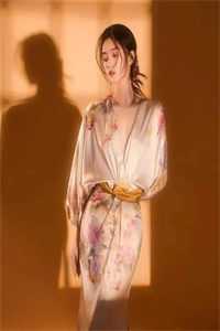 你是人间惊鸿客知乎