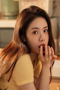 与顶流影帝分手后，他跪求我原谅精修版